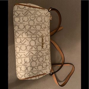 Small Calvin Klein bad